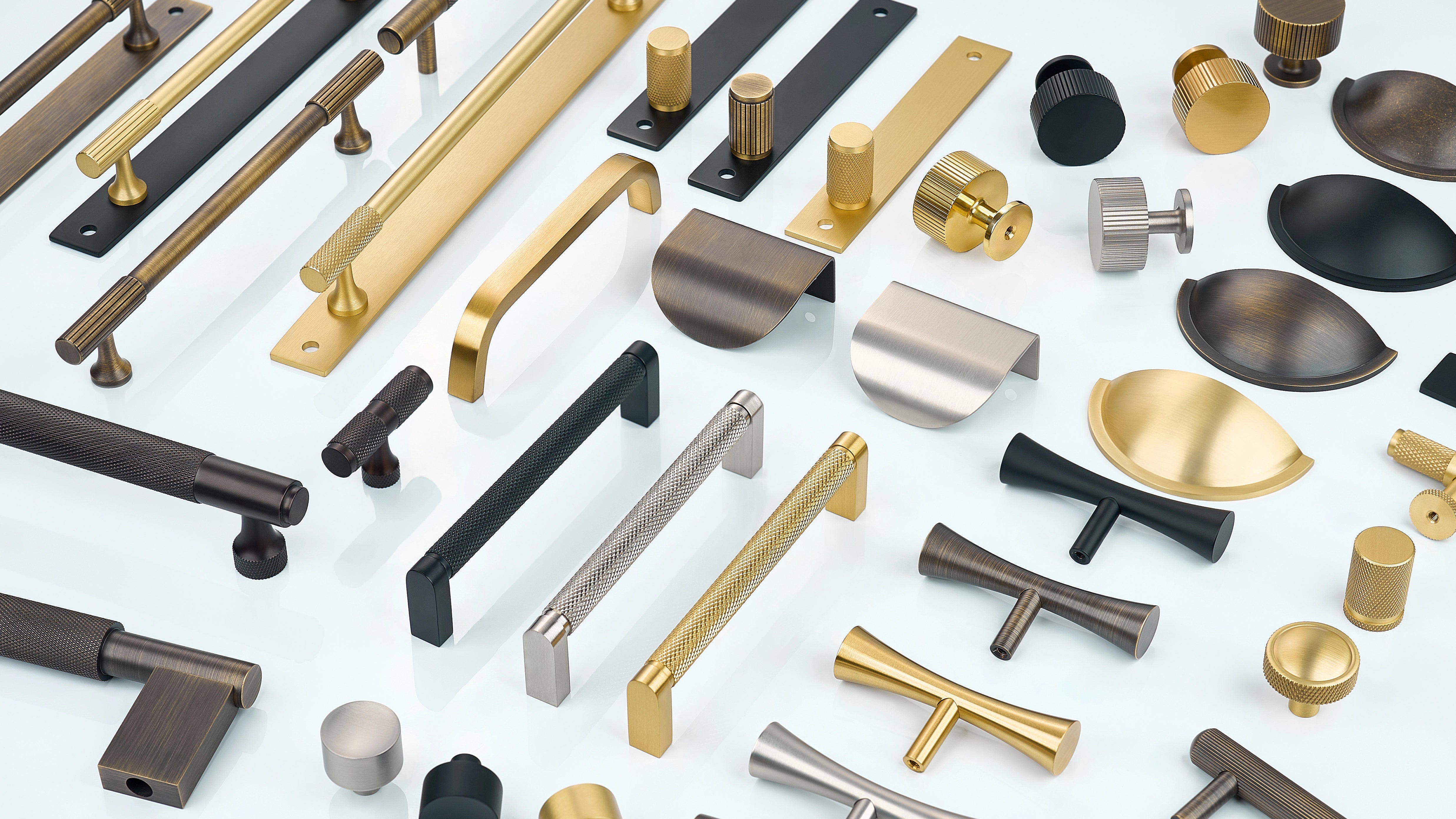 Cabinet Handles in diamond knurling, linear knurling and curve without knurling in oil rubbed bronze, antique bronze, gold, silver and black finishes. Cabinet knobs in diamond knurling, linear knurling with/without back-plate in oil rubbed bronze, antique bronze, gold, silver and black finishes. Cabinet Curved Profile Handles in oil rubbed bronze, antique bronze, gold, silver and black finishes.